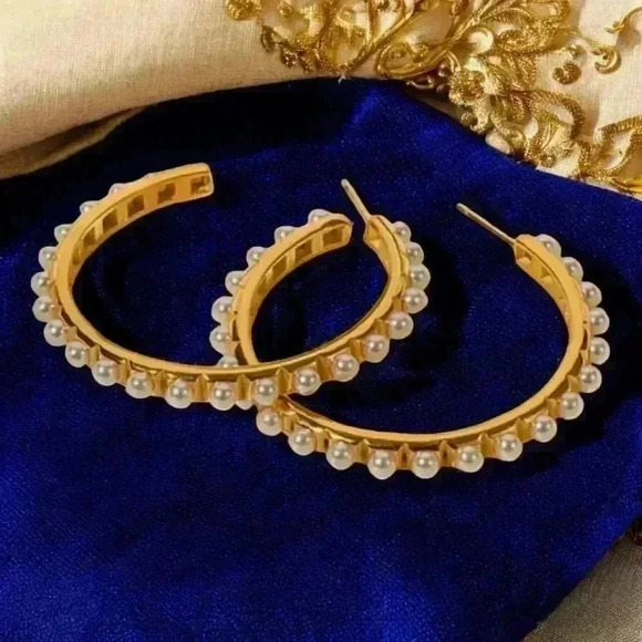 🆕️Elegant 18K Gold-Plated Pearl Hoop Earrings - Timeless Glamour ✨ - Picture 9 of 11